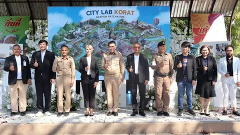 ผู้ว่าฯโคราช เปิดตัว City Lab Korat นำร่องรถรับ-ส่งนักเรียนพลังงานสะอาด