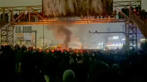 ดับแล้ว 648 ศพ ประท้วงเดือดในอิหร่าน เตหะรานจัดชุมนุมตอบโต้