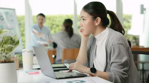 เบื่อแต่ยังลาออกไม่ได้ ชวนลอง 5 วิธีเปลี่ยนช่วงเวลาสุดจำใจ ให้เป็นโอกาสพัฒนา