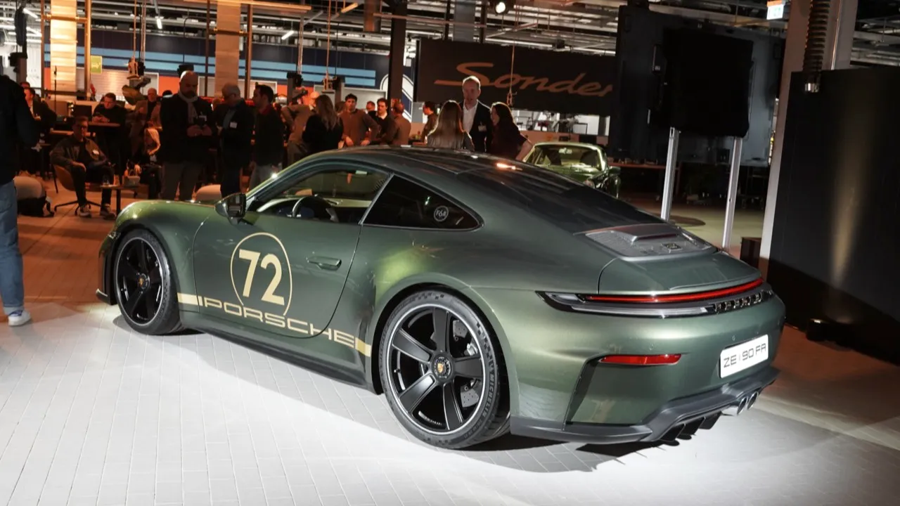 PORSCHE 911 GT3 F.A รถสปอร์ตสำหรับนักสะสม