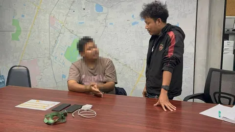 รวบแล้ว คนร้ายวิ่งราวทอง ร้านในห้างฯ ย่านรามอินทรา ถอดรองเท้าทิ้งไว้ดูต่างหน้า