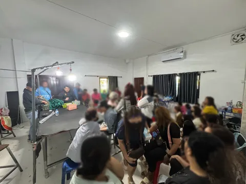 บุกทลายบ่อนบ่อปลาองครักษ์ รวบนักพนัน 38 ราย เจ้ามืออายุเพียง 23 ปี