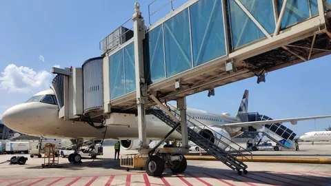 เครื่องบิน ETIHAD เส้นทางอาบูดาบี-ภูเก็ต ตกหลุมอากาศ โชคดีไม่มีผู้ได้รับบาดเจ็บ