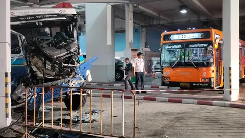 ขสมก. แจงเหตุรถเมล์ 137 พุ่งชนรถดับเพลิง เร่งเยียวยาผู้บาดเจ็บ-คุมเข้มสภาพรถ