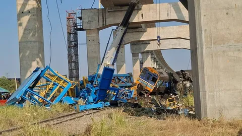 เครนหล่นทับรถไฟ ยอดตายพุ่ง 31 ศพ สูญหายอีก 3 พลเมืองดีเล่า แม่ตะโกนขอให้ช่วยลูก