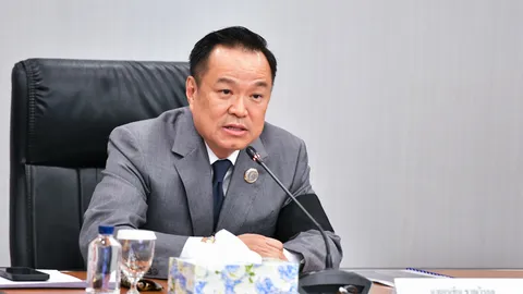 นายกฯ ฉะหน่วยงานรัฐโยนกันไปมา ปมเครนก่อสร้างถล่ม ยันไม่ได้หาเรื่อง ผู้ว่าฯ รฟท.