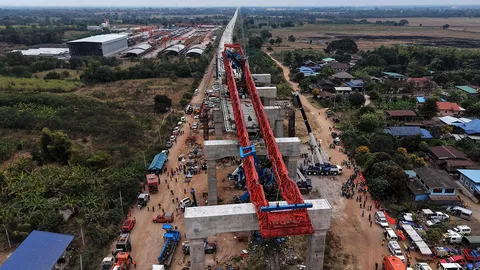 รฟท. ชี้เหตุเครนถล่มทับรถไฟสีคิ้ว แจ้งเอาผิดอาญาฐานประมาท จ่อแบล็กลิสต์ "ผู้รับเหมา"