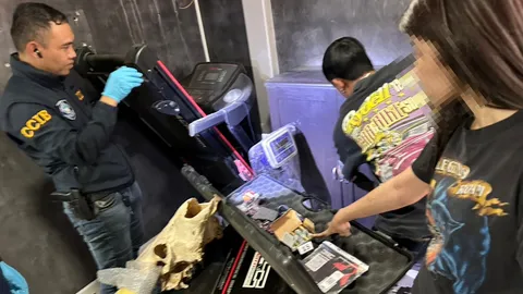 ตำรวจไซเบอร์ทลายแหล่งเก็บปืนเถื่อน จ.เพชรบุรี ผัวโพสต์โชว์ลงโซเชียล เมียซวยโดนจับ