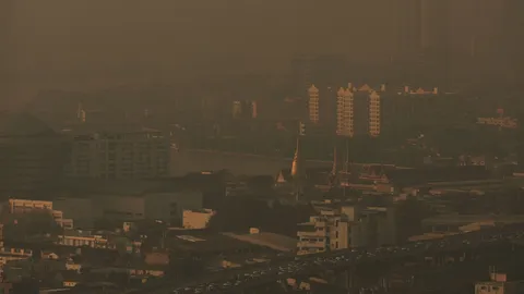 ค่าฝุ่น กทม. วันนี้ 16 ม.ค. เกินมาตรฐาน พีคสุดที่เขต “บางรัก-ลาดกระบัง” ค่าฝุ่นสีแดง