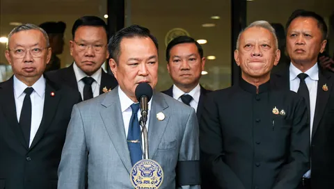 ยกเลิก 2 สัญญา อนุทินฟัน "อิตาเลียนไทย" ชุ่ยเครนถล่มซ้ำคร่าสลด พระราม 2 ทับรถดับ 2 ศพ