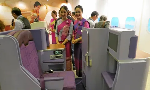 การบินไทย อวดโฉมแอร์บัสเอ 380-800 ลำแรก