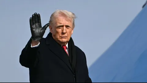 ทรัมป์ขู่ใช้มาตรการภาษีบีบประเทศที่ไม่เห็นด้วยกับ "แผนผนวกกรีนแลนด์" อ้างจำเป็นต่อความมั่นคงสหรัฐฯ