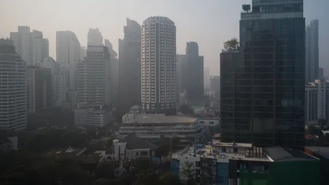 ค่าฝุ่นวันนี้ กทม. เกินมาตรฐาน อยู่ในเกณฑ์สีส้ม 14 พื้นที่ แนวโน้มเริ่มลดลง