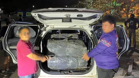 ตชด. สกัดจับยาไอซ์ 300 กิโลกรัม ขนข้ามริมโขง จ.นครพนม อัดแน่นเต็มรถ