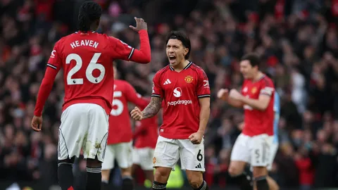 แมนยู กลับมาแล้ว "ลิซานโดร" เผยคำพูดเด็ด "คาร์ริค" ปลุกผีชนะแมนซิตี้ จี้ท็อป 4 (คลิป)