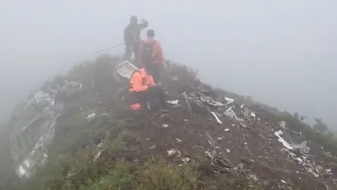 อินโดนีเซีย เจอซากเครื่องบินลาดตระเวนแล้ว พบ 1 ศพ หายอีก 9 ราย