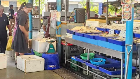 มหาชัยซบเซา รายได้ตลาดฮวบ ชาวบ้านผวากลัวตาย เลี่ยงถนนพระราม 2