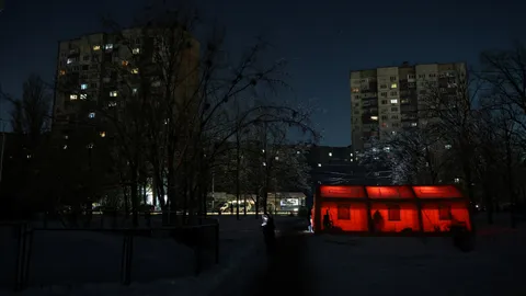 รัสเซียถล่มยูเครนอีก ทำกรุงเคียฟไฟดับครึ่งเมือง ท่ามกลางอุณหภูมิ -10 องศา