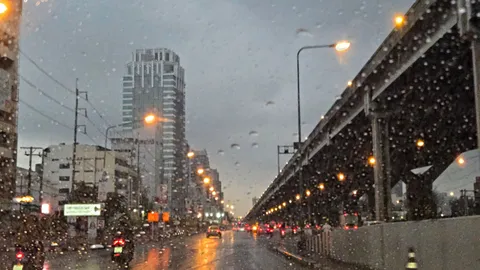 กทม. เช้านี้ฝนตกบางแห่ง - อีสาน ประเดิมลมหนาวระลอกใหม่ เย็นลง 1-2 องศาฯ