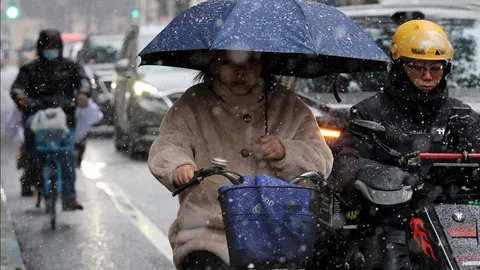 หนาวบรื๋อ เซี่ยงไฮ้เจอหิมะตกหนัก หลังอุณหภูมิดิ่งทั่วจีนตอนใต้