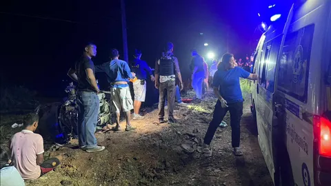 ตำรวจไล่ล่ากระบะขนแรงงานเมียนมา เสียหลักพลิกคว่ำ ดับ 3 เจ็บ 12 ราย