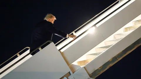 "แอร์ฟอร์ซวัน" ขัดข้อง "ทรัมป์" ต้องบินกลับ ก่อนเปลี่ยนเครื่องมุ่งหน้าประชุมดาวอส