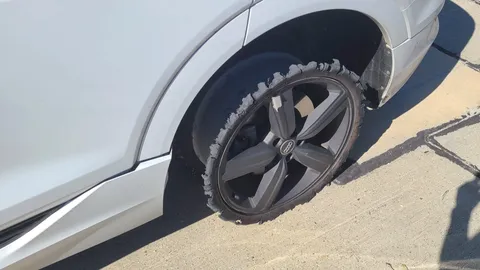 ยางระเบิดเกิดขึ้นได้ วิธีควบคุมรถยนต์เมื่อเกิดยางระเบิด! 