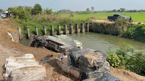 ยาบ้าบิ๊กลอต 5 ล้านเม็ด ซุกรถบรรทุกขิง “ภาคเหนือ” มา “ลพบุรี” หนีตำรวจ พุ่งตกคลอง