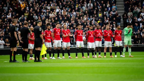 ไม่งงจะงงมาก อดีตแข้งดัง สงสัยทำไม "แมนยู" เก็บ 2 นักเตะดัง ไว้นานขนาดนี้ ขายทิ้งได้แล้ว