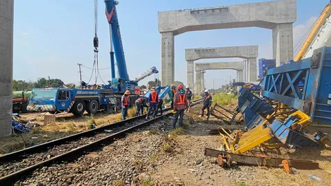 เยียวยาให้ครบ 30 ศพ เหยื่อเครนถล่มสีคิ้ว เร่งย้ายซากพระราม 2