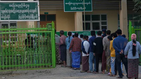 เมียนมาเปิดคูหาเลือกตั้งระยะสุดท้าย คาดพรรครัฐบาลทหารกวาดชัยชนะแลนด์สไลด์