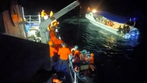 เรือเฟอร์รี่ฟิลิปปินส์อับปาง เสียชีวิตอย่างน้อย 15 สูญหาย 28 คน