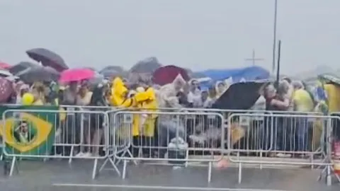 ระทึกบราซิล ฟ้าผ่ากลางกลุ่มผู้สนับสนุน "โบลโซนาโร" เจ็บระนาว 89 ราย สาหัส 8 (คลิป)