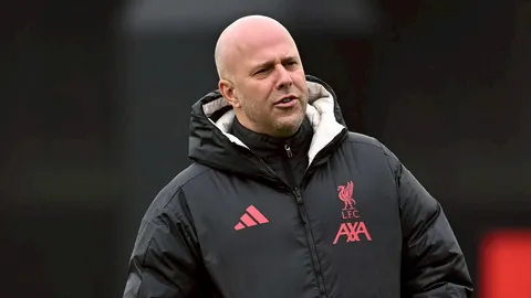 ลิเวอร์พูล ปาดเหงื่อ "สล็อต" เผย 2 ข่าวร้ายก่อนปะทะ คาราบัค ลุ้นเข้ารอบ UCL