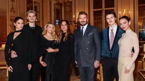 “ไม่มีใครคู่ควรเท่าคุณ” เบ็คแฮมโพสต์ภาพครอบครัว ร่วมยินดีวิคตอเรียรับเครื่องราชฯ ไร้เงา“บรู๊คลิน”