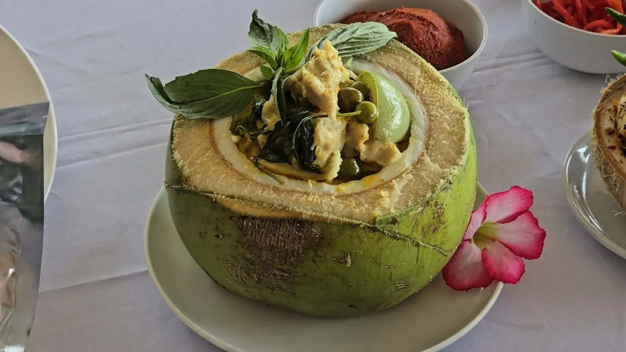 ผู้ว่าฯ สมุทรสงคราม เร่งกู้วิกฤตมะพร้าวราคาตก ชวนลองเมนูเด็ด - ผลิตภัณฑ์แปรรูป