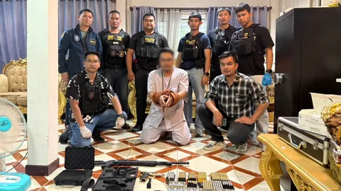 บุกจับ “เจ้าสำนักจอมขมังเวทย์” ลักลอบขายอาวุธปืนทางออนไลน์ ยึดของกลาง 4 กระบอก