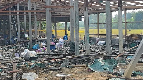 พลุระเบิดดับ 1 ร่างแหลกเหลว โรงงานผลิตพังพินาศ คนงานเจ็บสาหัสอีก 3