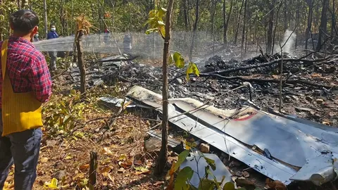 เช็ก "กล่องดํา" ไขปมเครื่องบินโจมตีแบบ AT-6TH ตก ทอ.เลื่อนชั้นยศนายพล 2 นักบิน