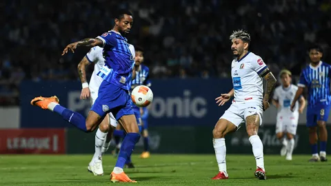 ผลฟุตบอลไทยลีก ชลบุรี เอฟซี 3-2 การท่าเรือ เอฟซี จอร์จ เฟลลิเป้ ฮีโร่!