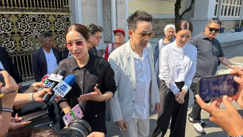 “โอ๊ค-เอม” เยี่ยมทักษิณ บอกอาการป่วยดีขึ้น ปัดตอบปมยื่นเอกสารพักโทษ