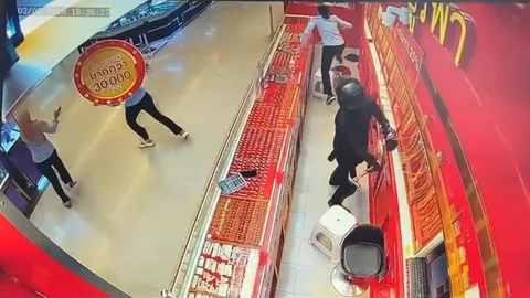 โจรชิงทองหาดใหญ่ ค้อนทุบกระจก ได้ไปกว่า 60 บาท ใช้เวลา 30 วินาที