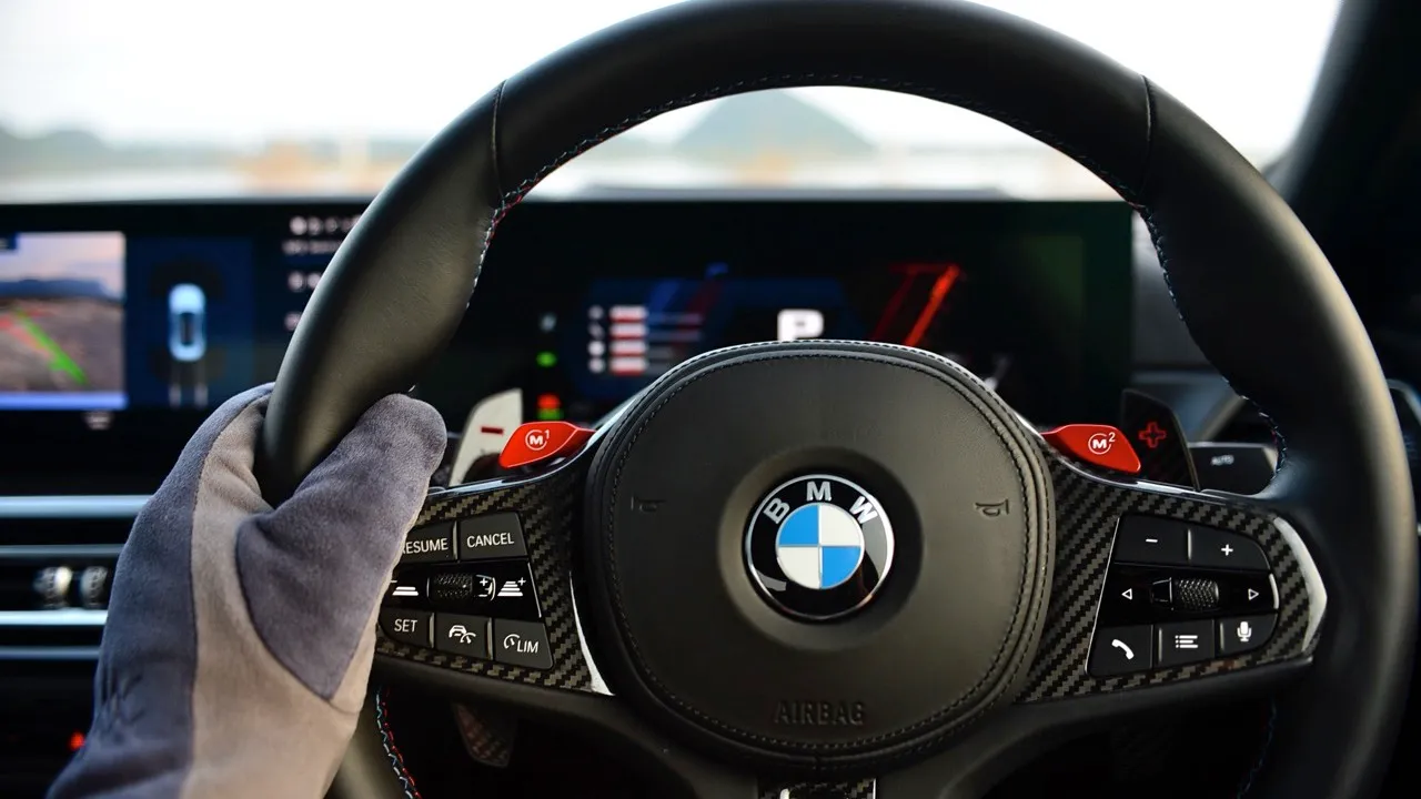 ส่องพวงมาลัยรถแรง อุปกรณ์ควบคุมทิศทางกับวิวัฒนาการอันก้าวล้ำ 