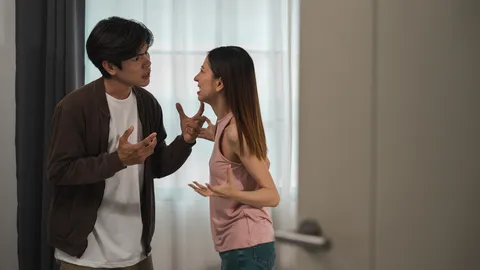 5 สัญญาณ Red Flags ในความสัมพันธ์ที่หากเจอควรรีบหนีออกมาให้ไวที่สุด