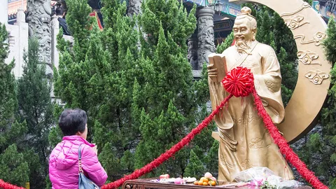 "เทพเจ้าด้ายแดง" วัดหวังต้าเซียนเปิดแล้ว เปิดคู่มือคนโสด-คนมีคู่ ฉบับปี 2026 