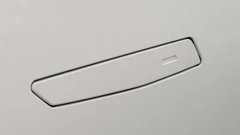 เผยเหตุผลที่จีนต้องแบน "ที่จับประตูแบบซ่อนในรถอีวี" หลังพบปัญหาประตูเปิดไม่ได้ 