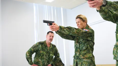 "ควีนแม็กซิมา" แห่งเนเธอร์แลนด์ เริ่มฝึกเป็นทหารกองหนุน รับมือความไม่มั่นคงยุโรป