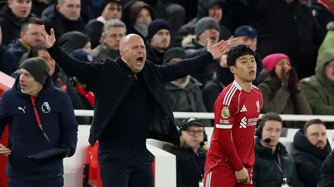 "สล็อต" เผย ลิเวอร์พูล มีทั้งข่าวดี-ข่าวร้าย ก่อนดวล แมนซิตี้ พรีเมียร์ลีกคู่เดือด