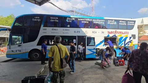 บขส.โคราชคึกคัก ประชาชนแห่กลับภูมิลำเนาไปใช้สิทธิเลือกตั้ง-ประชามติ