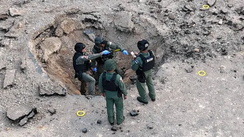 ตรวจสอบเหตุคนร้ายซุกระเบิด 80 กก. บึมชุดลาดตระเวนเลือกตั้ง ทหารเจ็บ 1 ราย